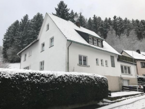 Gruppenferienhaus Zum Rabenhorst für bis zu 16 Personen am Waldrand gelegen